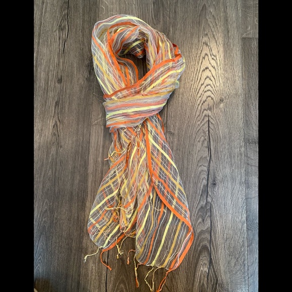 Women’s Scarf - Picture 1 of 2
